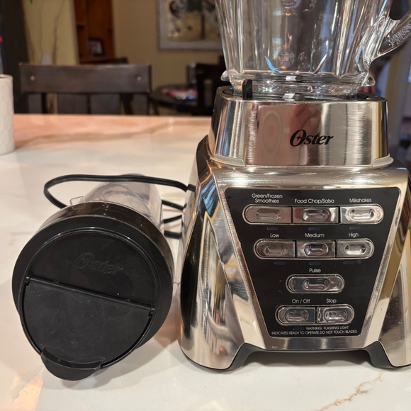 Oster Blender - Picture 2 of 4